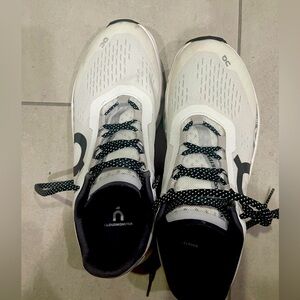 ON Cloudmonster W8.5